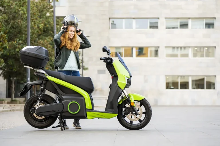 seat wchodzi na rynek motocykli z całkowicie elektrycznym escooterem